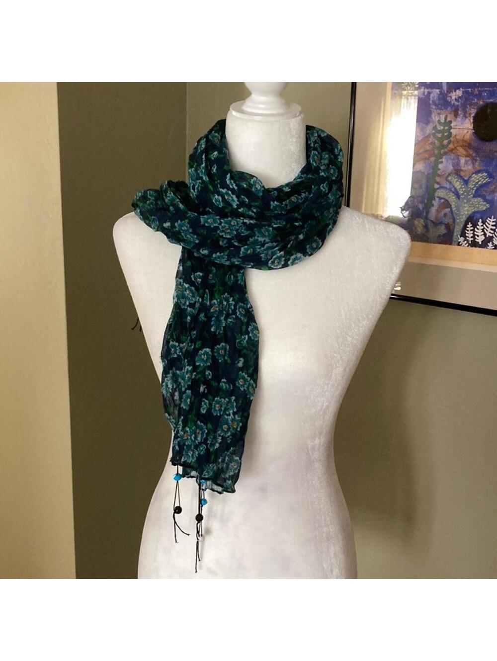 Pretty fashion scarf with beads